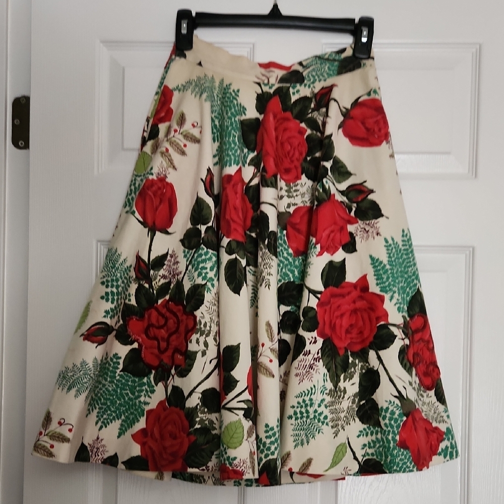 Vintage 50s Style Floral Skirt With Red Roses And Green Fern